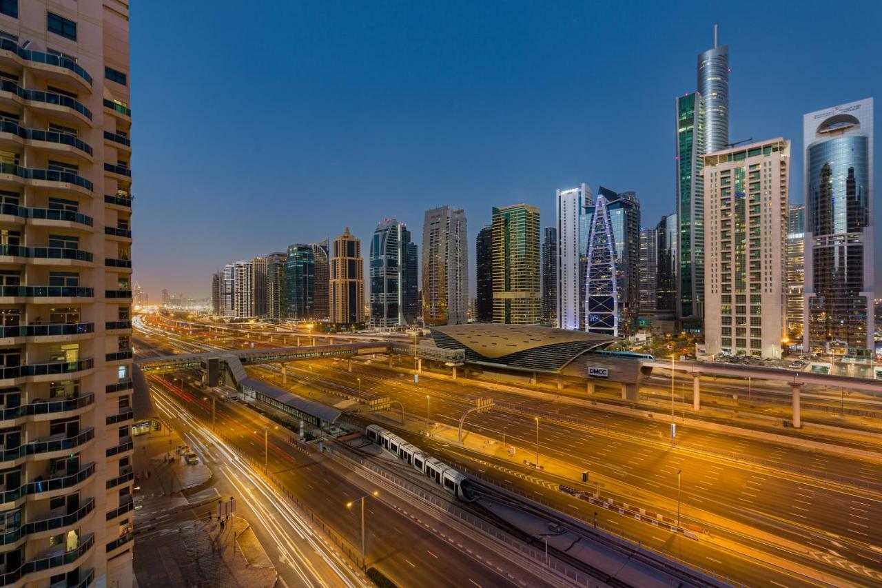 Millennium Place Dubai Marina Hotel Exterior photo